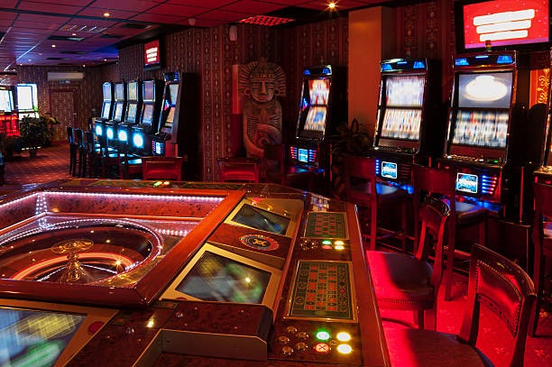ins55 Crash game interface showing live multiplier coefficient and cash-out button